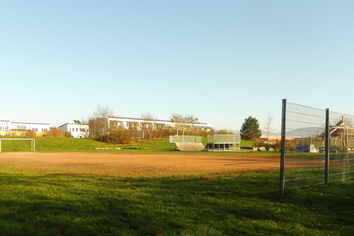 Skateranlage Walddreieck und Basketballplatz